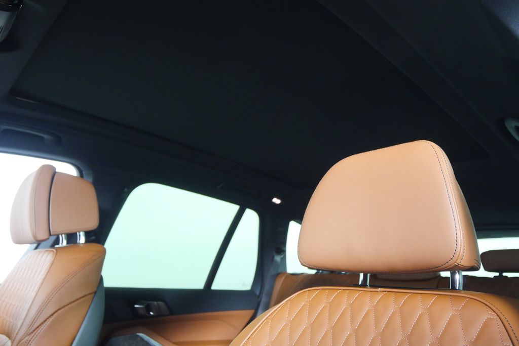 Thumbnail: 2026 BMW X5 - 12