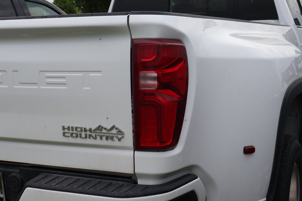 2022 Chevrolet Silverado 3500 High Country 9