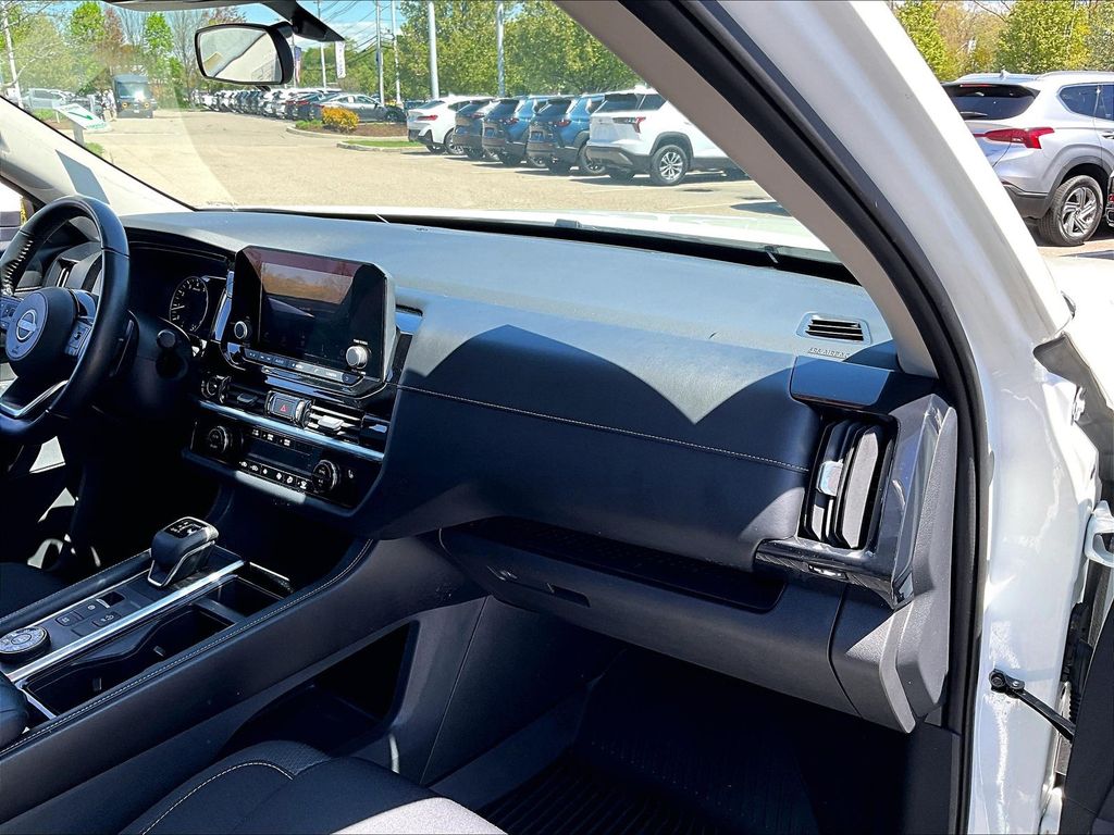 2023 Nissan Pathfinder — photo 13