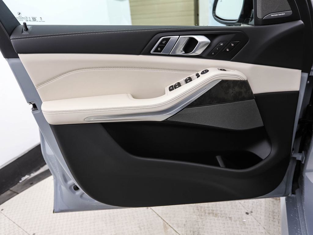 Thumbnail: 2026 BMW X5 - 9