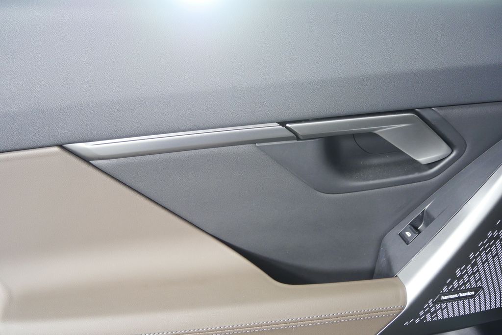 Thumbnail: 2024 BMW 5 Series - 14