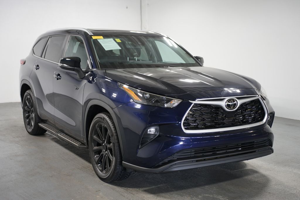 Thumbnail: 2023 Toyota Highlander - 3