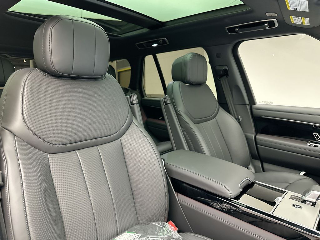 Thumbnail: 2025 Land Rover Range Rover - 5