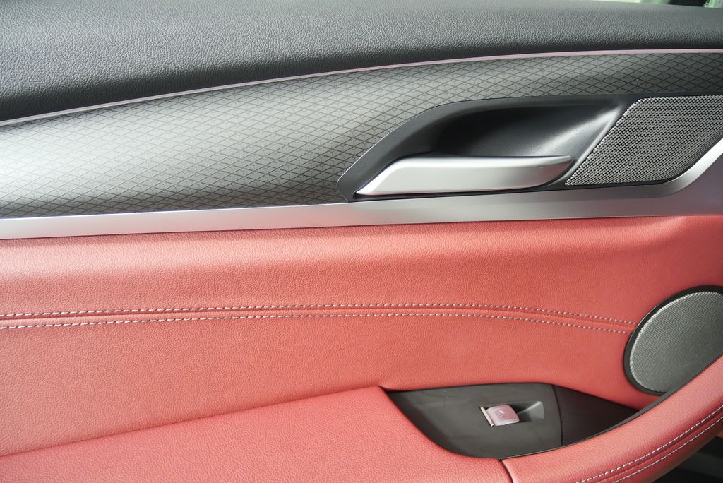 Thumbnail: 2025 BMW X4 - 13