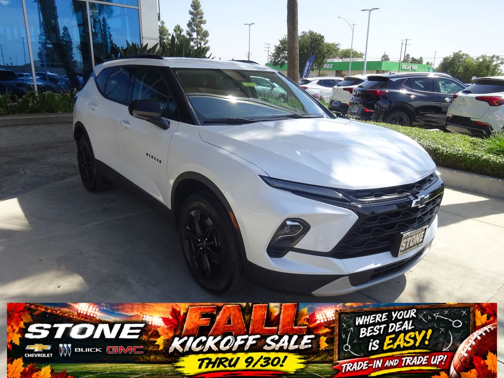 White (Iridescent Pearl Tricoat) 2024 Chevrolet Blazer SUV / Crossover All-Wheel Drive 9-Speed Automatic Overdrive
