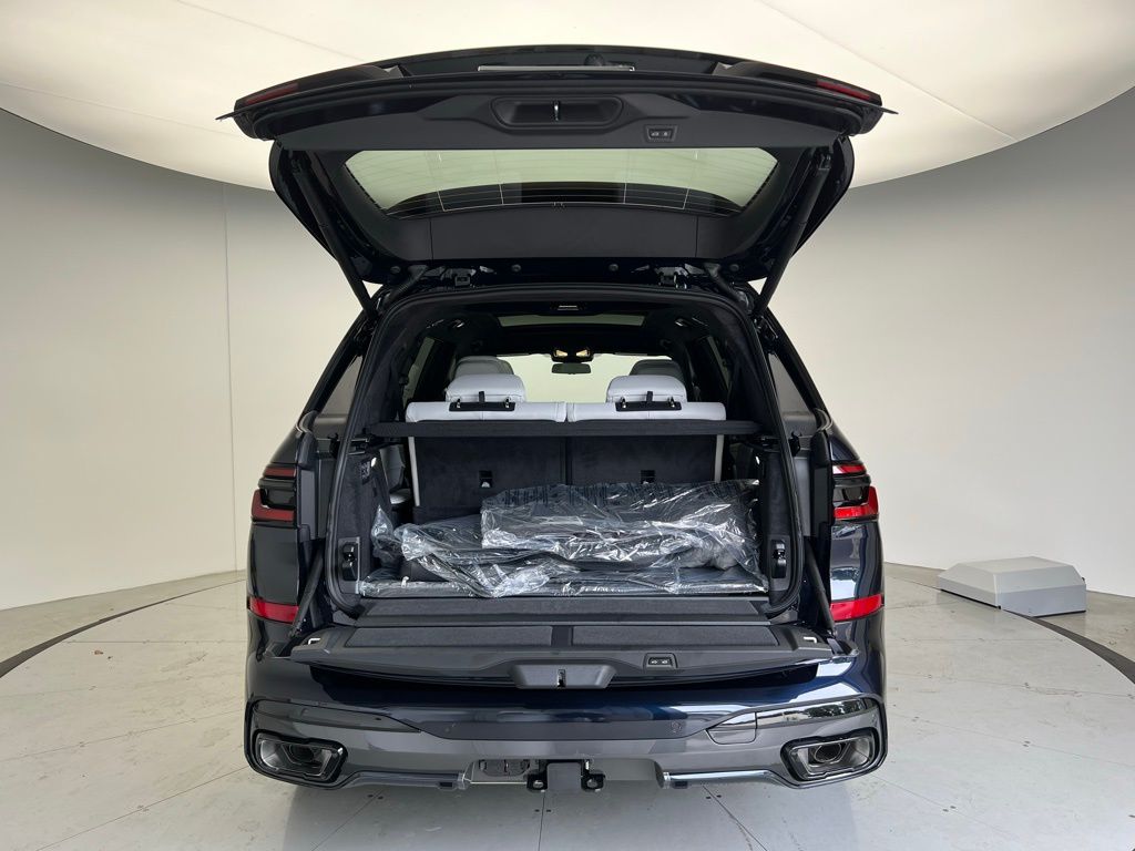 Thumbnail: 2026 BMW X7 - 5
