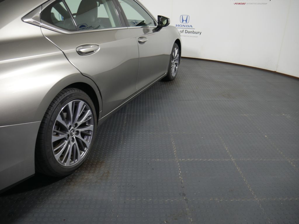 Thumbnail: 2021 Lexus ES - 5