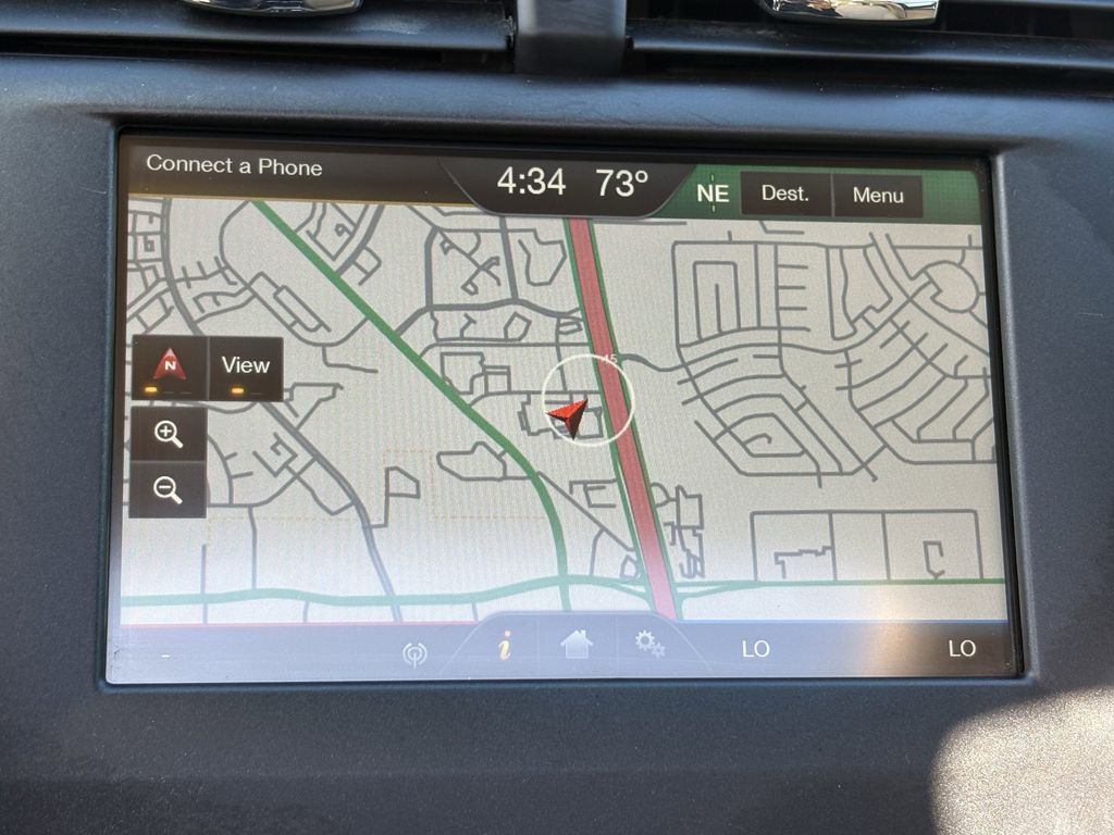 Used 2015 White Platinum Clearcoat Metallic Ford SE image 19