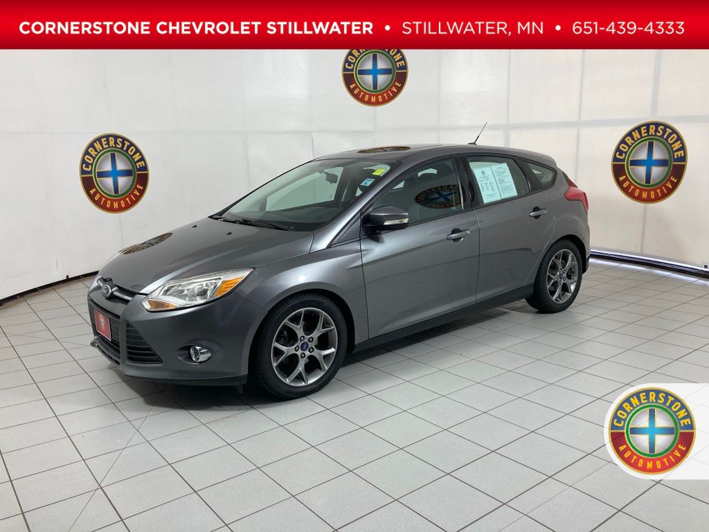 Sterling Gray Metallic 2014 Ford Focus Hatchback Front-Wheel Drive 6-Speed Automatic