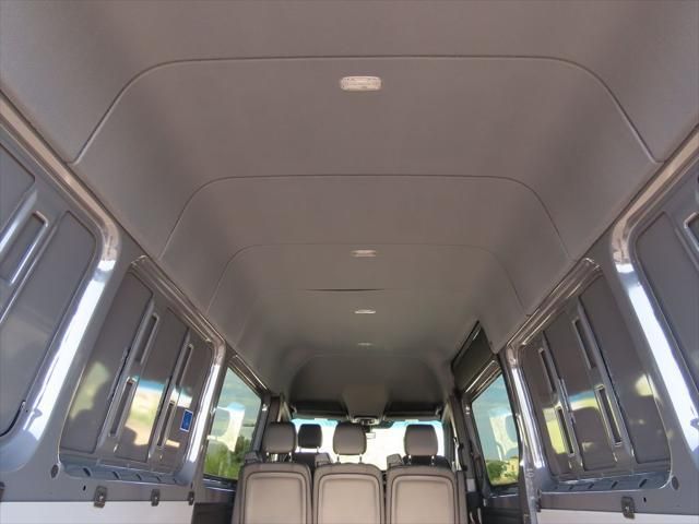 Thumbnail: 2025 Mercedes-Benz Sprinter - 32