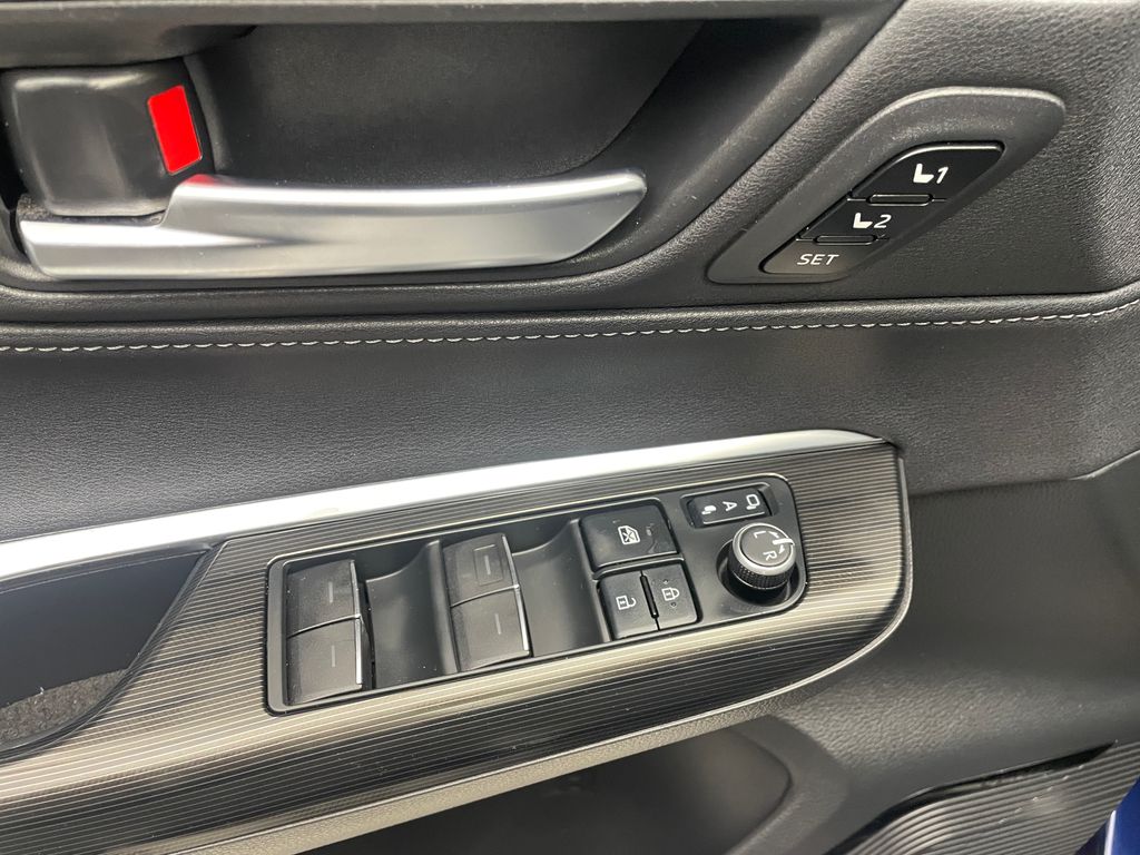 2021 Toyota Venza XLE 10