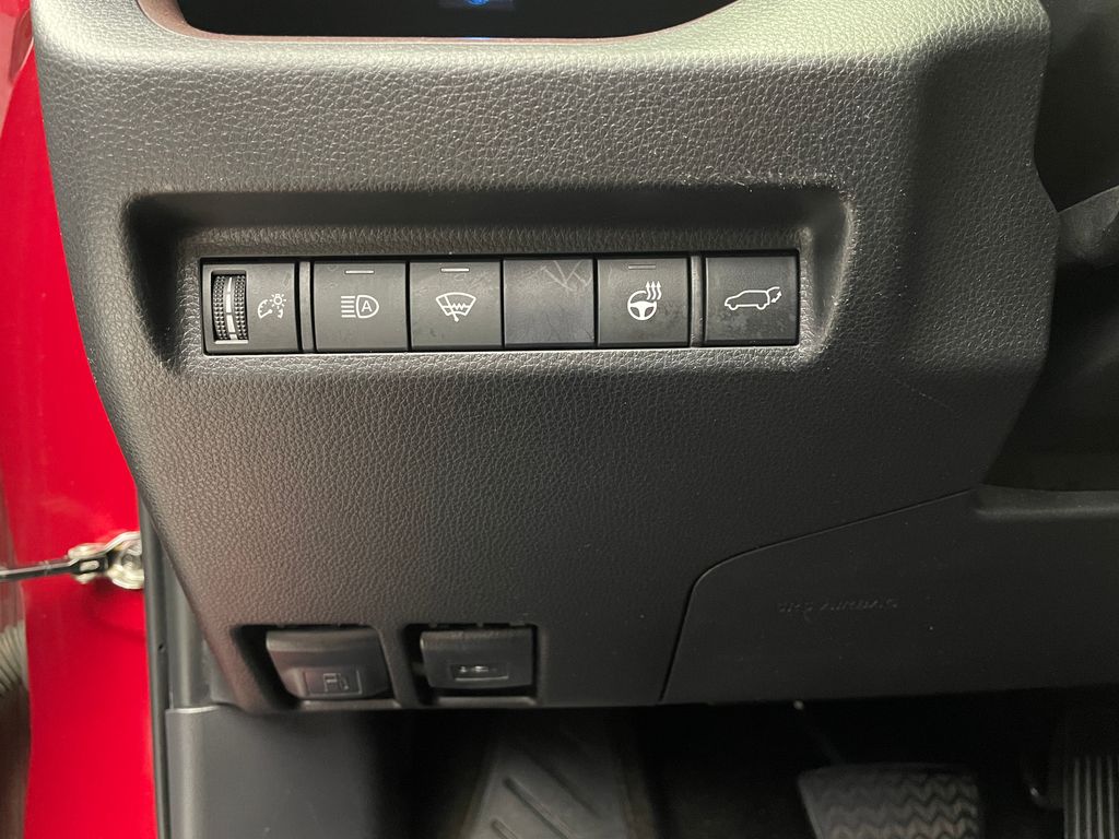 Thumbnail: 2021 Toyota RAV4 - 20