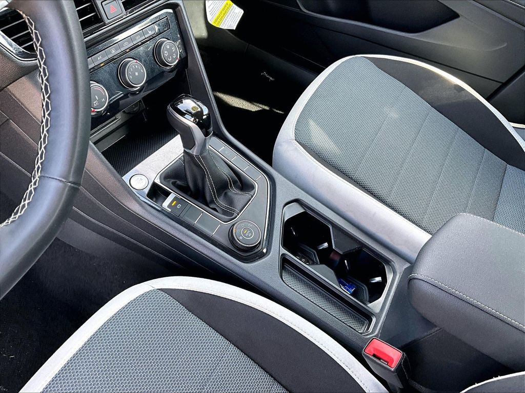 2025 Volkswagen Taos — photo 20