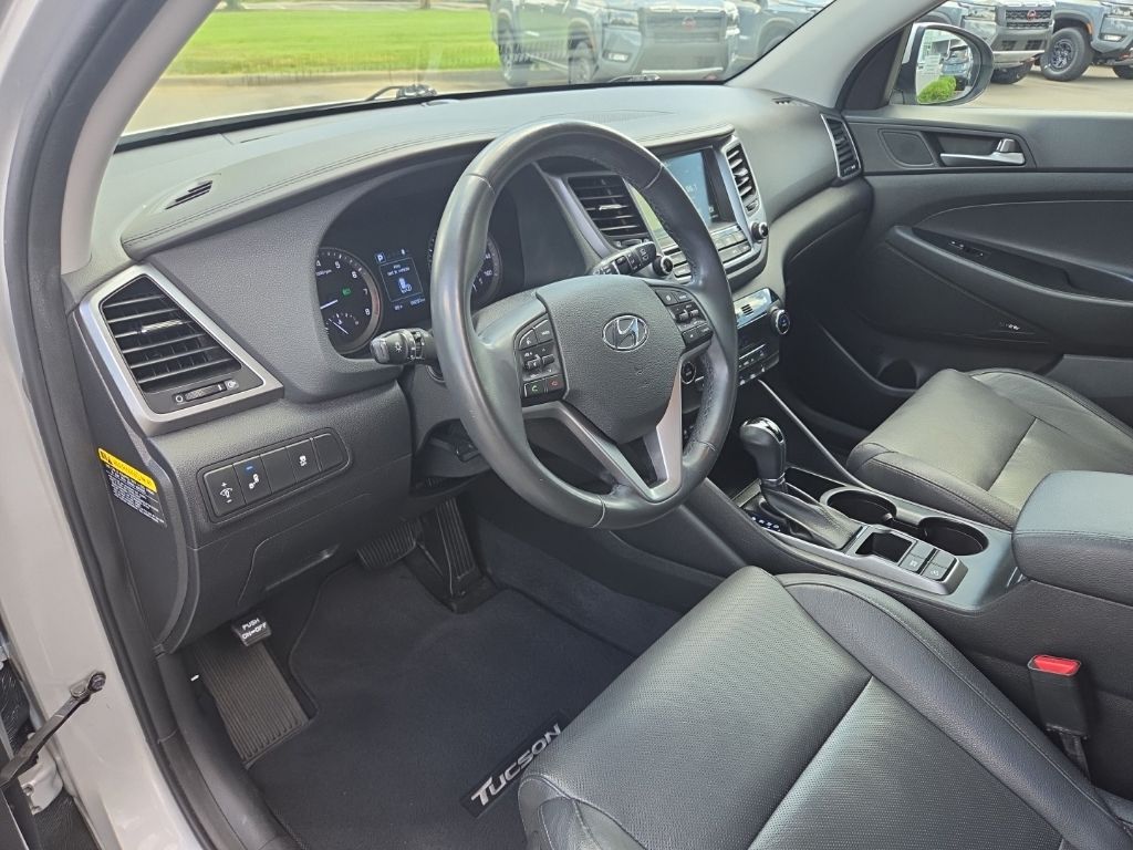 Used 2017 Silver Hyundai SE Plus image 14