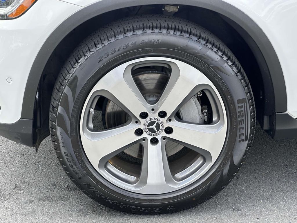 2022 Mercedes-Benz GLC 300 7