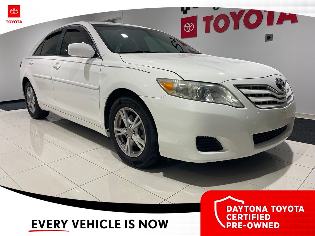 2010 Toyota Camry LE - Photo 9