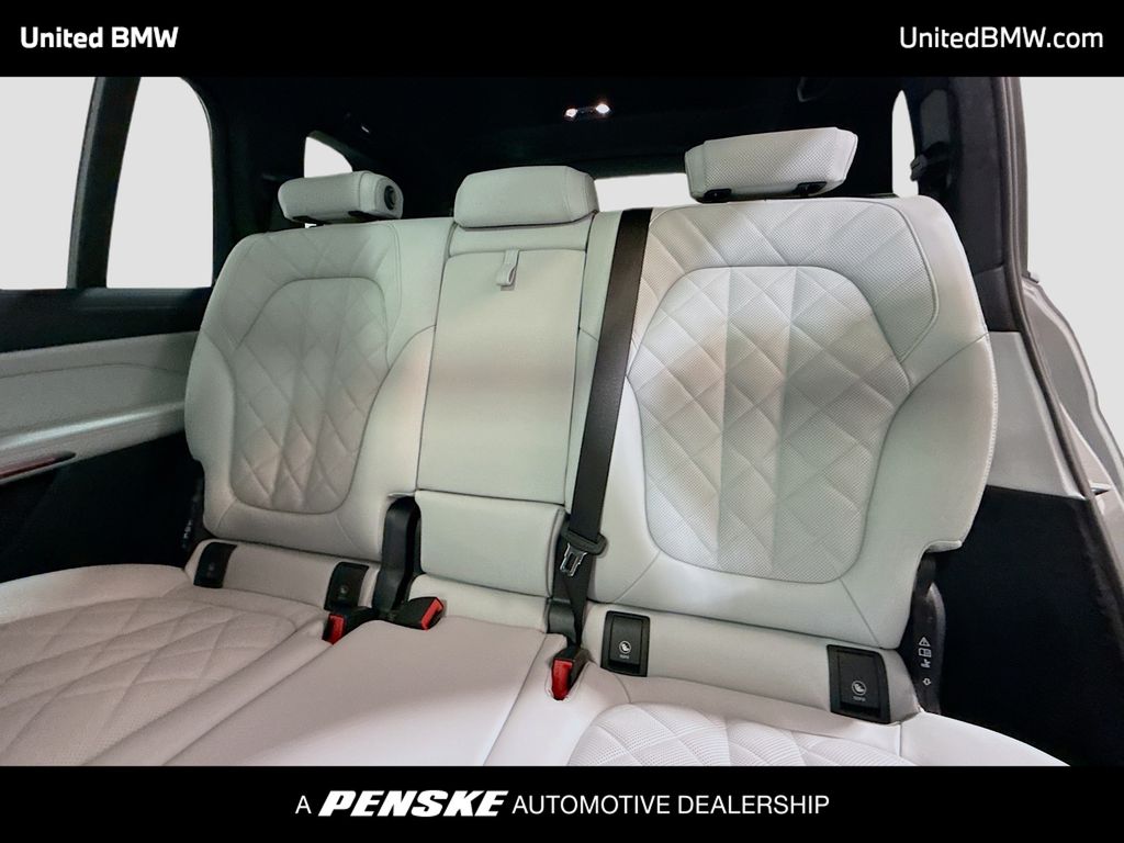 Thumbnail: 2026 BMW X7 - 13