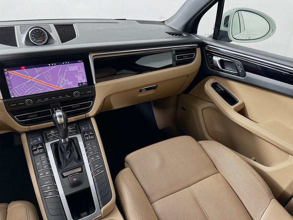 Thumbnail: 2020 Porsche Macan - 24