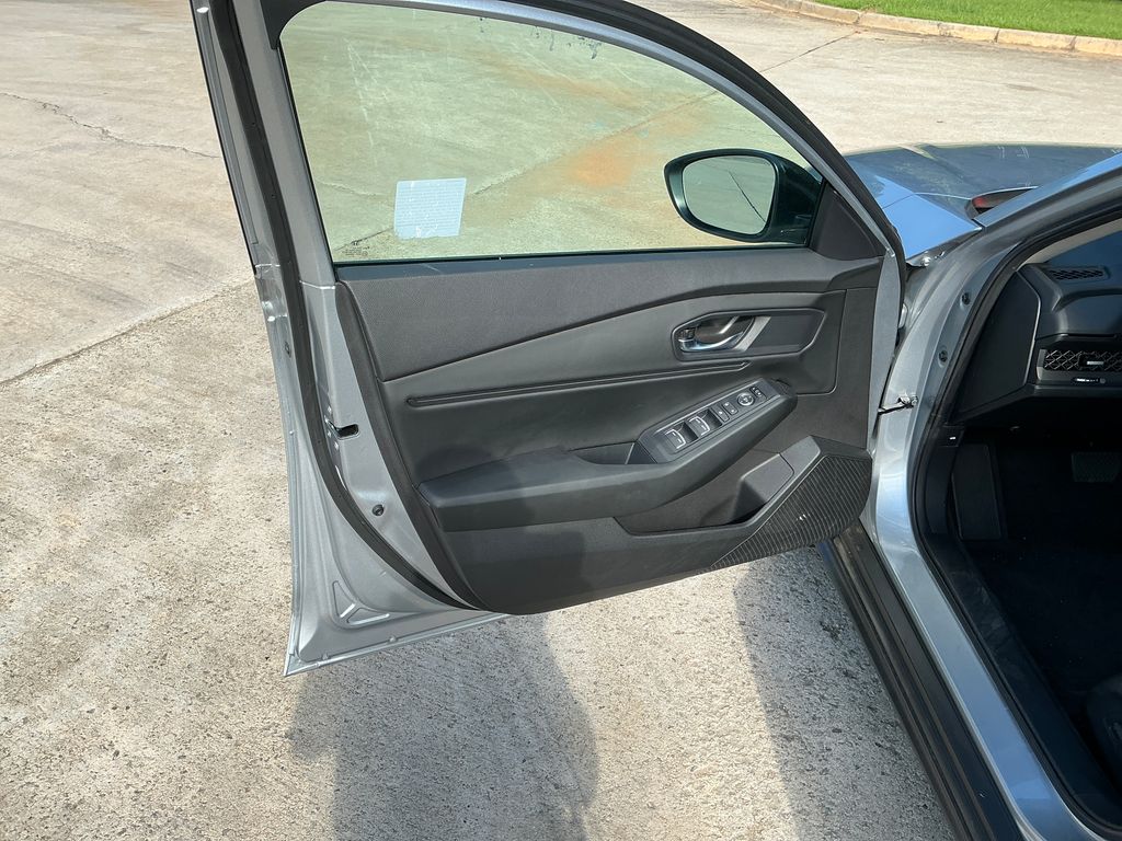 Used 2025 Silver Honda SE image 5