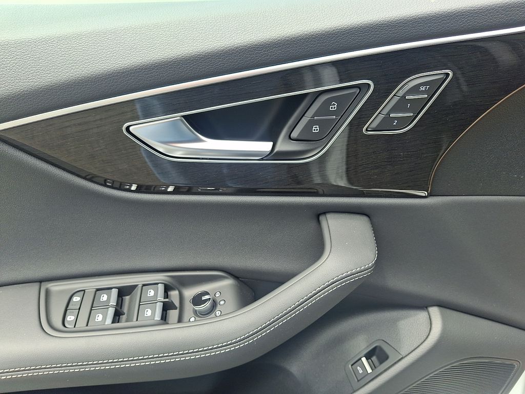Thumbnail: 2026 Audi Q8 - 9