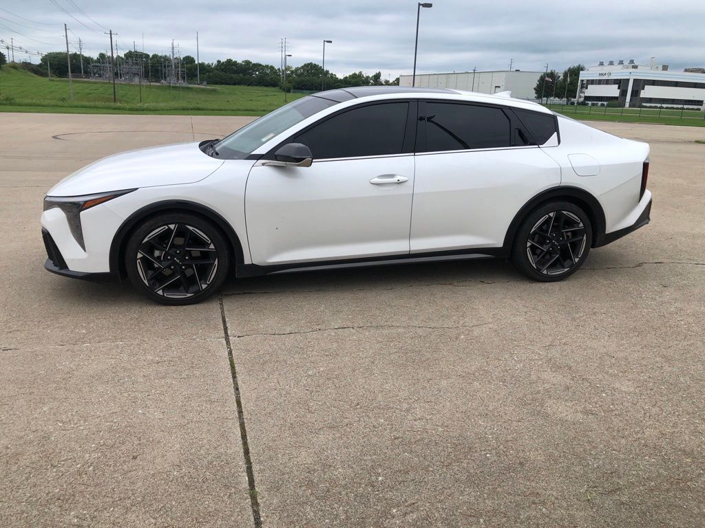 Snow White Pearl 2025 Kia K4 Sedan Front-Wheel Drive Continuously Variable Transmission