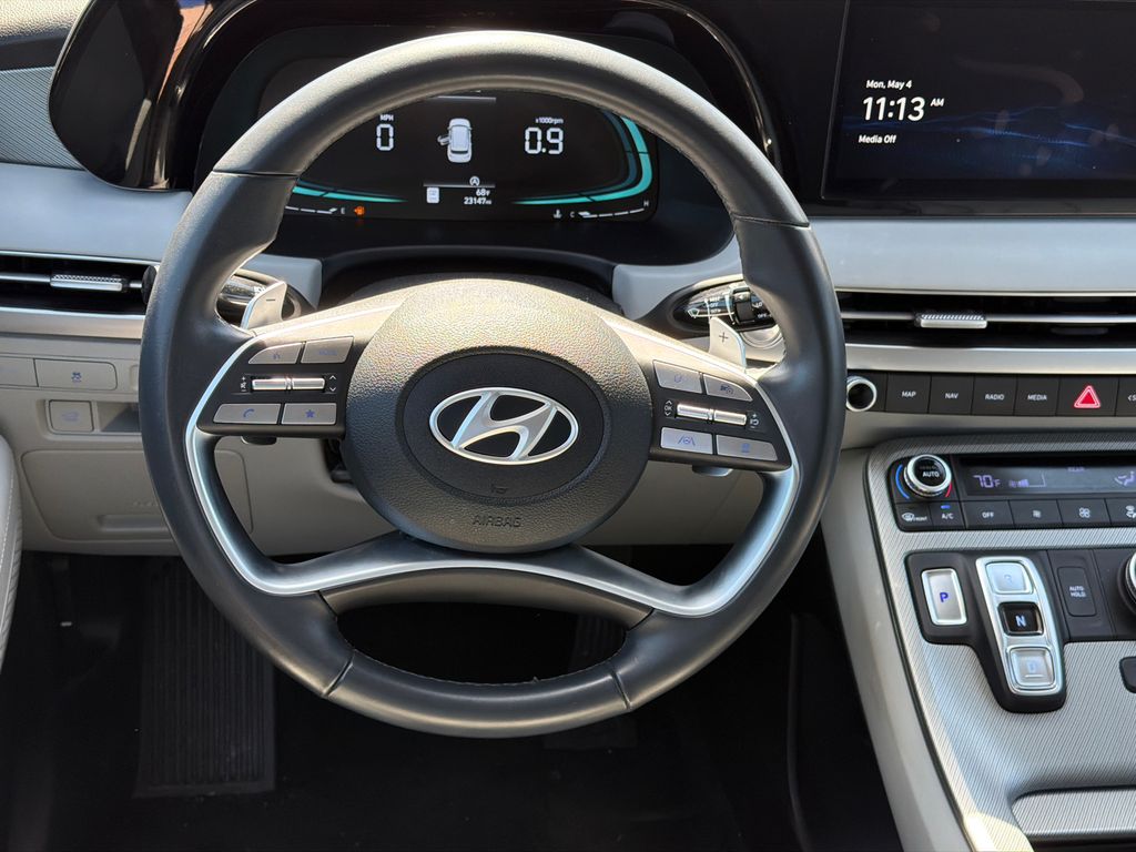 Used 2025 White Hyundai SEL image 23