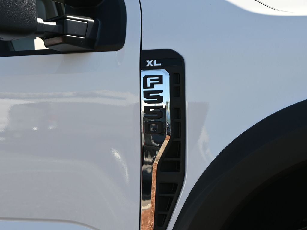 2025 Ford F-550 XL photo 9