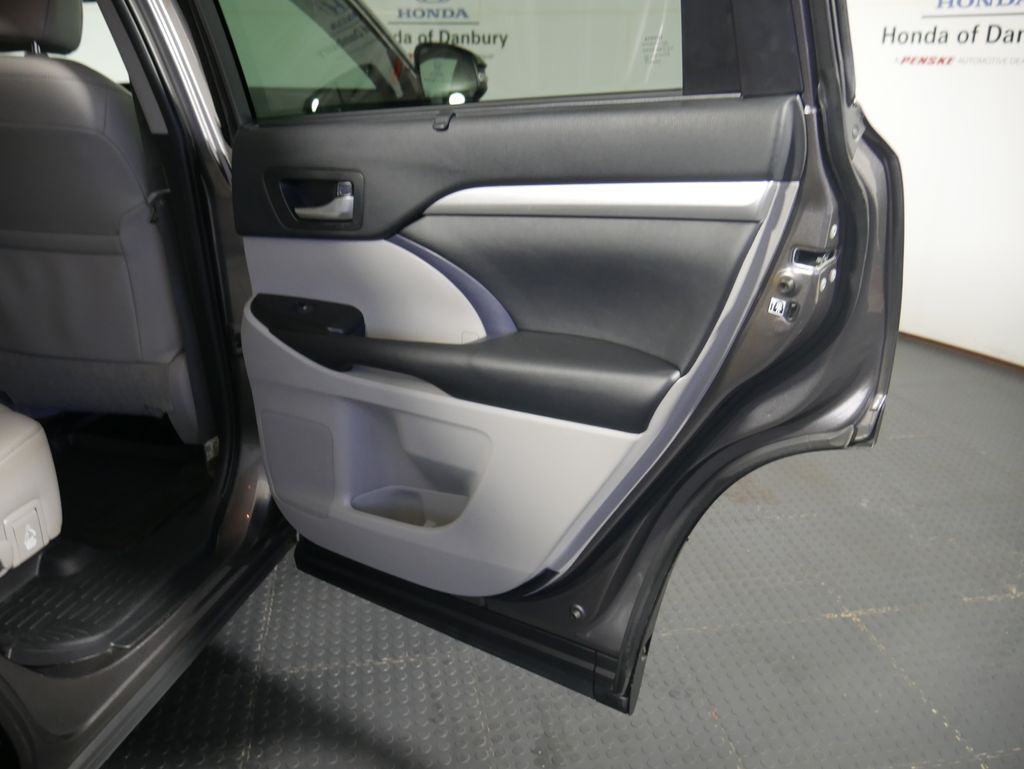 Thumbnail: 2019 Toyota Highlander - 8