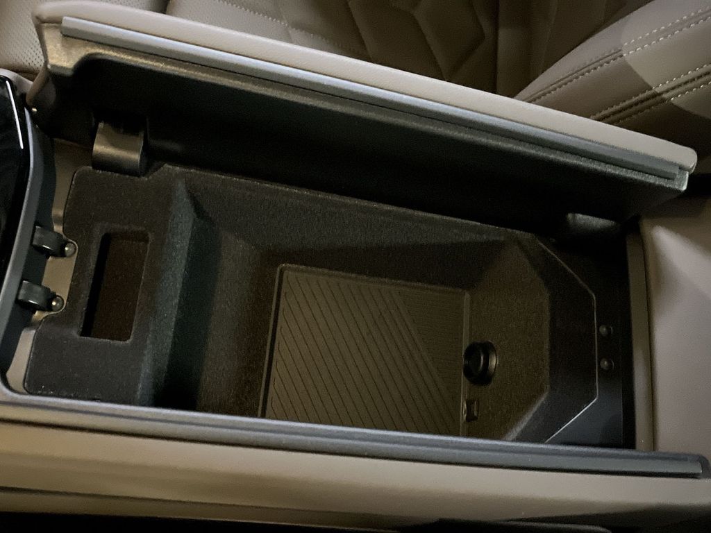 Thumbnail: 2026 BMW 5 Series - 21