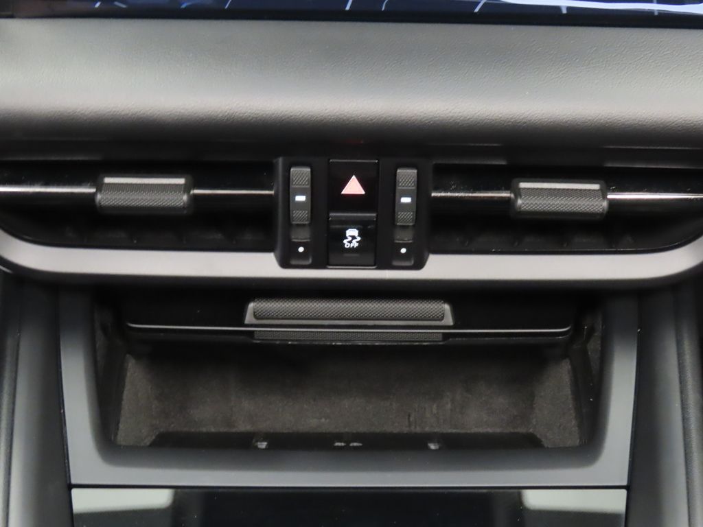 Thumbnail: 2024 Porsche Macan - 30