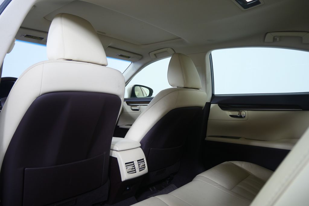 Thumbnail: 2016 Lexus ES - 14