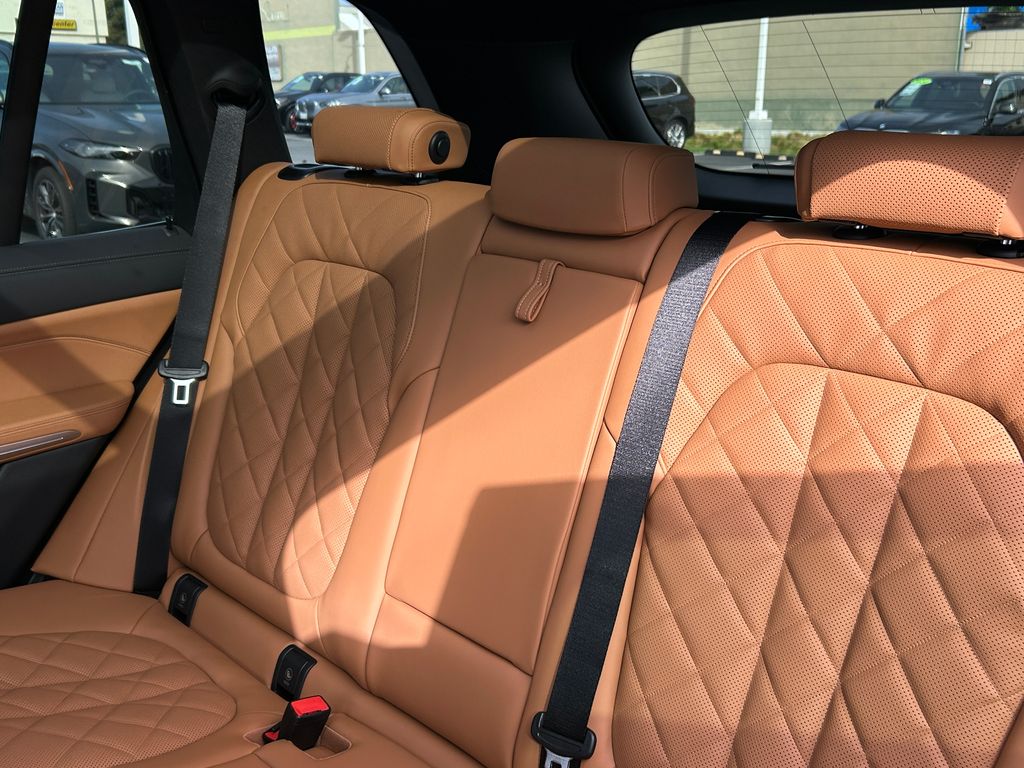 2026 BMW X5 xDrive50e 32