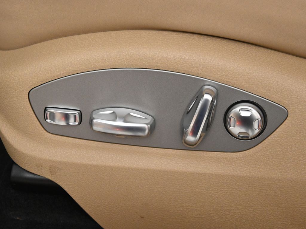 Thumbnail: 2026 Porsche Macan - 31