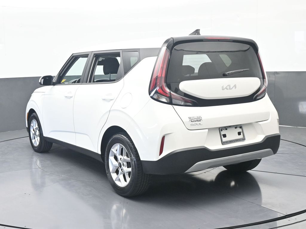 Used 2024 Snow White Pearl Kia LX image 4