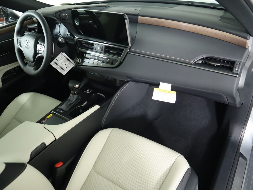 2025 Lexus ES Hybrid 300h 18