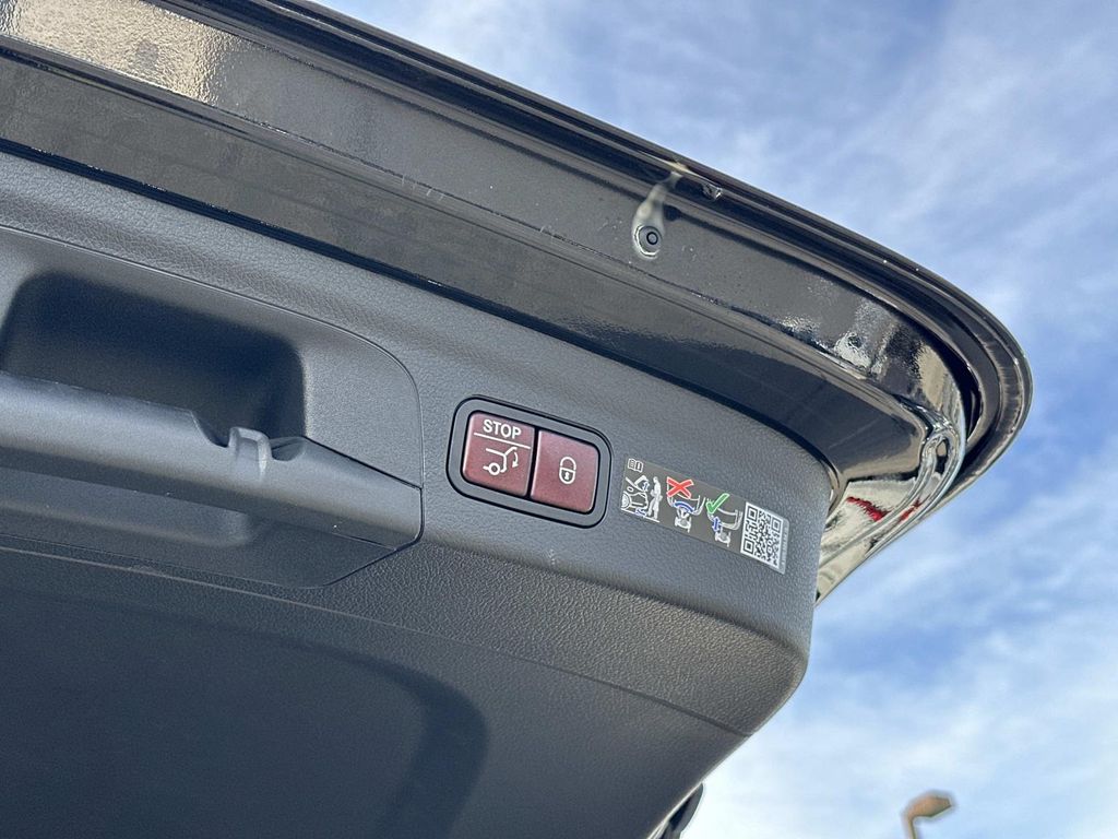 Thumbnail: 2026 Mercedes-Benz GLE - 23