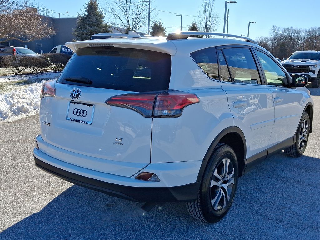 2016 Toyota RAV4 LE 6