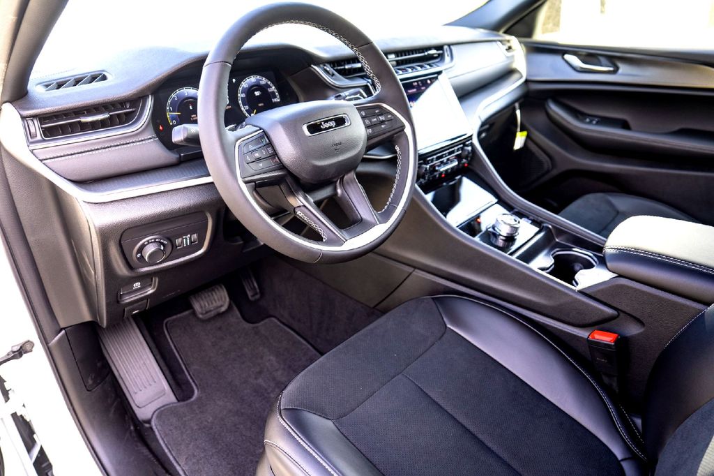 New Car 2025 Jeep Grand Cherokee L  Altitude For Sale Under $50,000 In Taylor, Texas