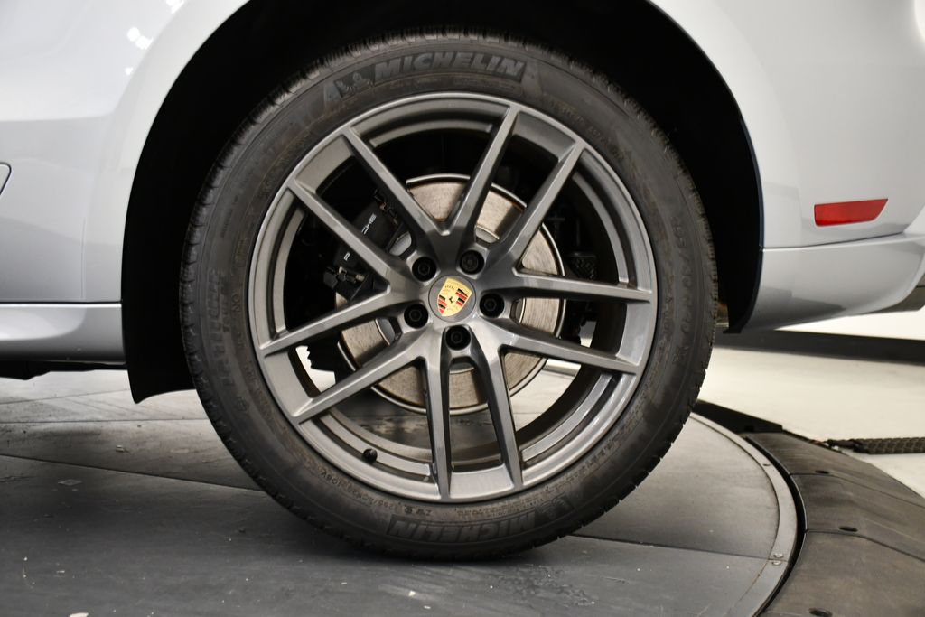 Thumbnail: 2026 Porsche Macan - 17
