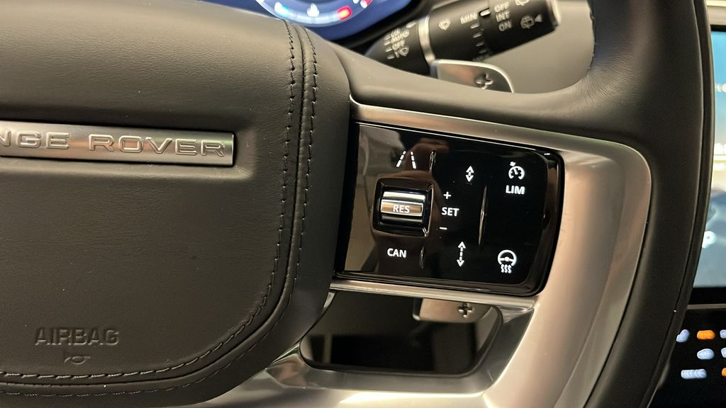 2023 Land Rover Range Rover SE 15
