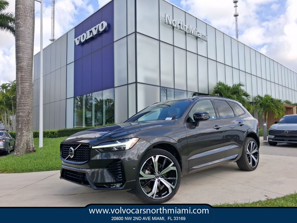 2024 Volvo XC60 B5 Ultimate Dark Theme