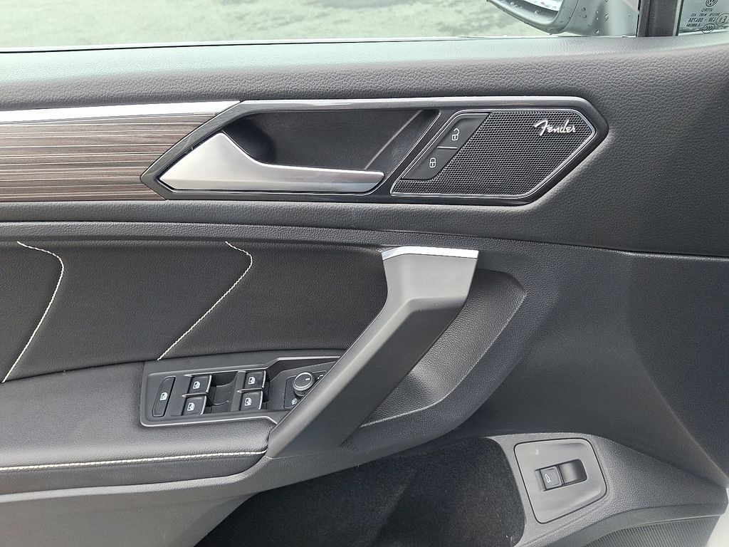 Thumbnail: 2022 Volkswagen Tiguan - 12