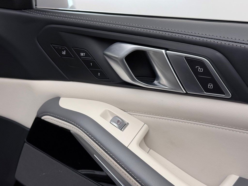 Thumbnail: 2023 BMW X7 - 24