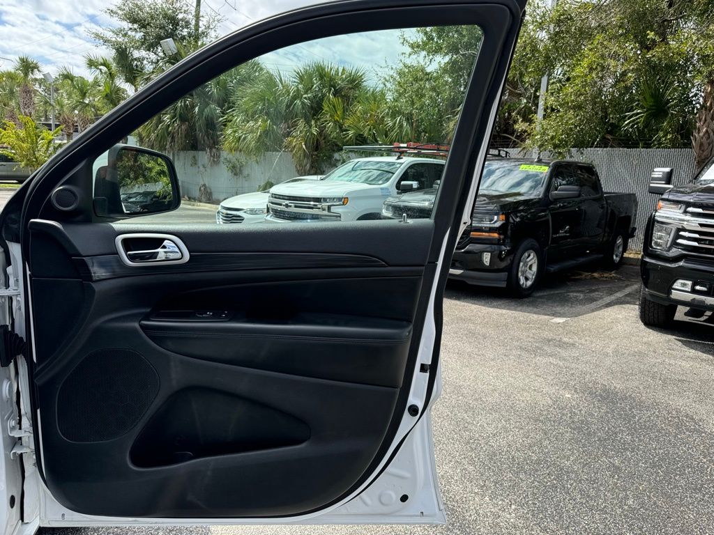 2020 Jeep Grand Cherokee Altitude 30