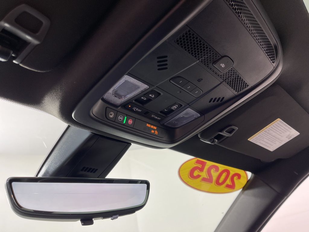 Thumbnail: 2025 Cadillac XT6 - 30