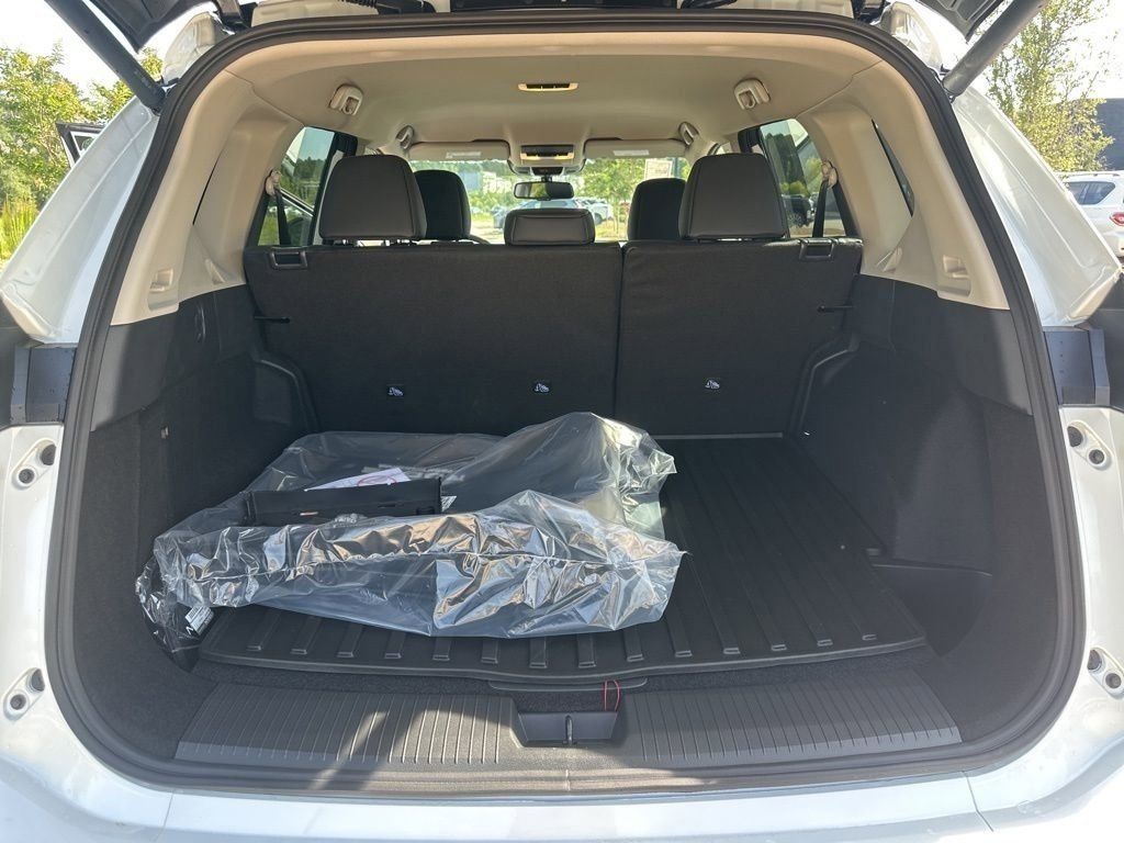 2025 Everest White Pearl Nissan Rogue Rock Creek AWD SUV