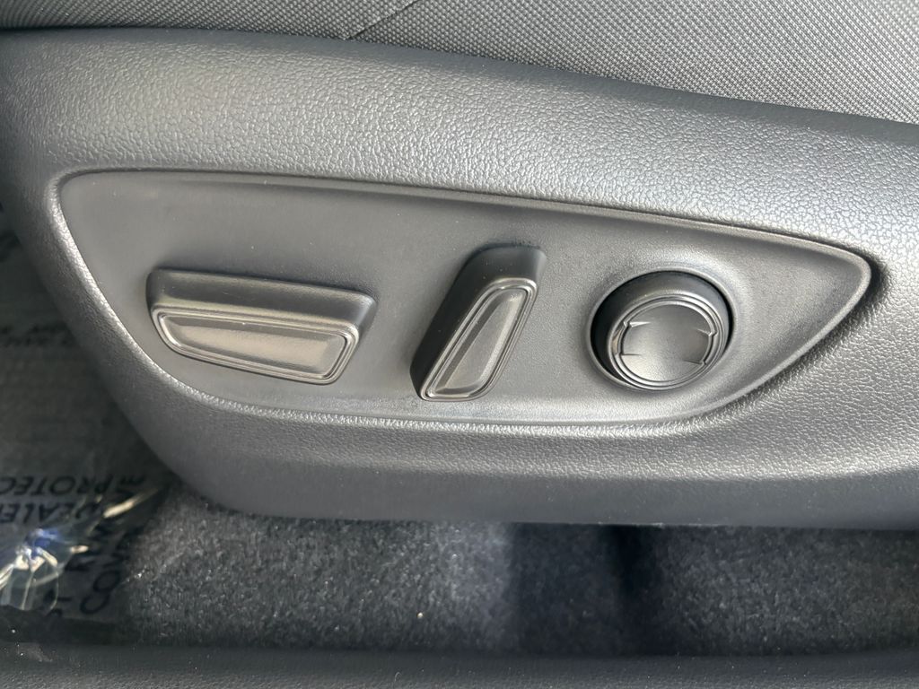 Thumbnail: 2024 Toyota Venza - 24