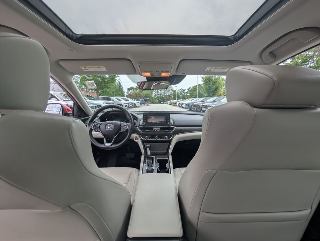 Used 2018 Red Honda Touring image 30