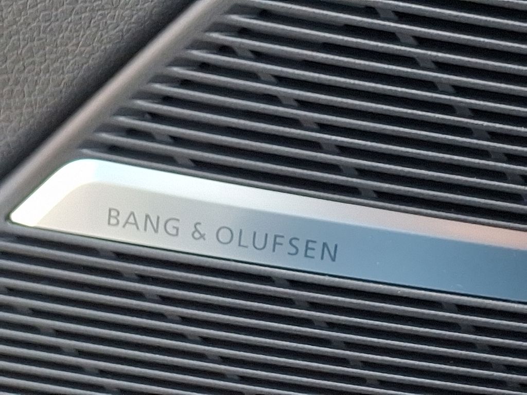 Thumbnail: 2026 Audi Q8 - 20