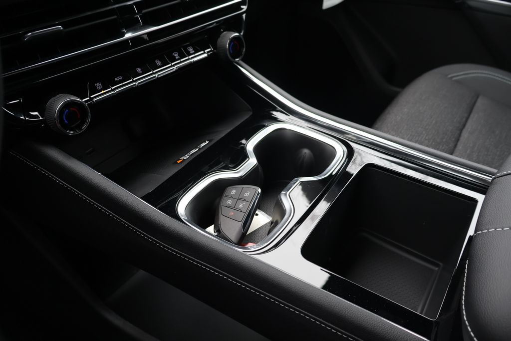 Thumbnail: 2026 Chevrolet Traverse - 30